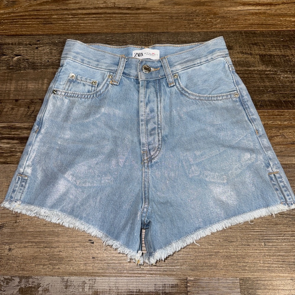 Zara High Rise Shimmer Denim Shorts Light Wash Frayed Hem button Women’s Size 4